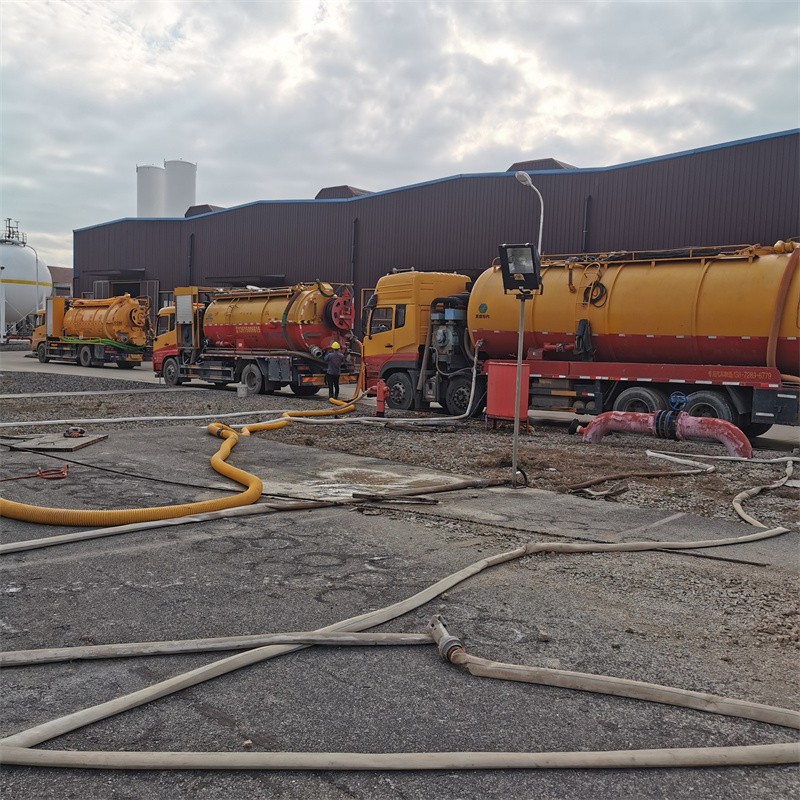 木棠镇污水池清理