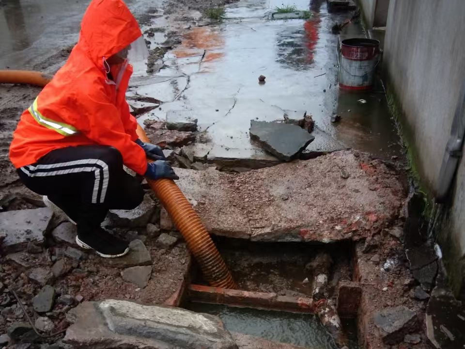 木棠镇专业清理污水池 炜誉市政以规范流程守护城市 “肠道”